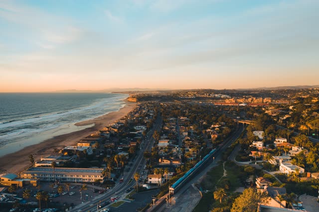 The Amtrak Pacific Surfliner on the Del Mar Bluffs during sunset | Photo – 1